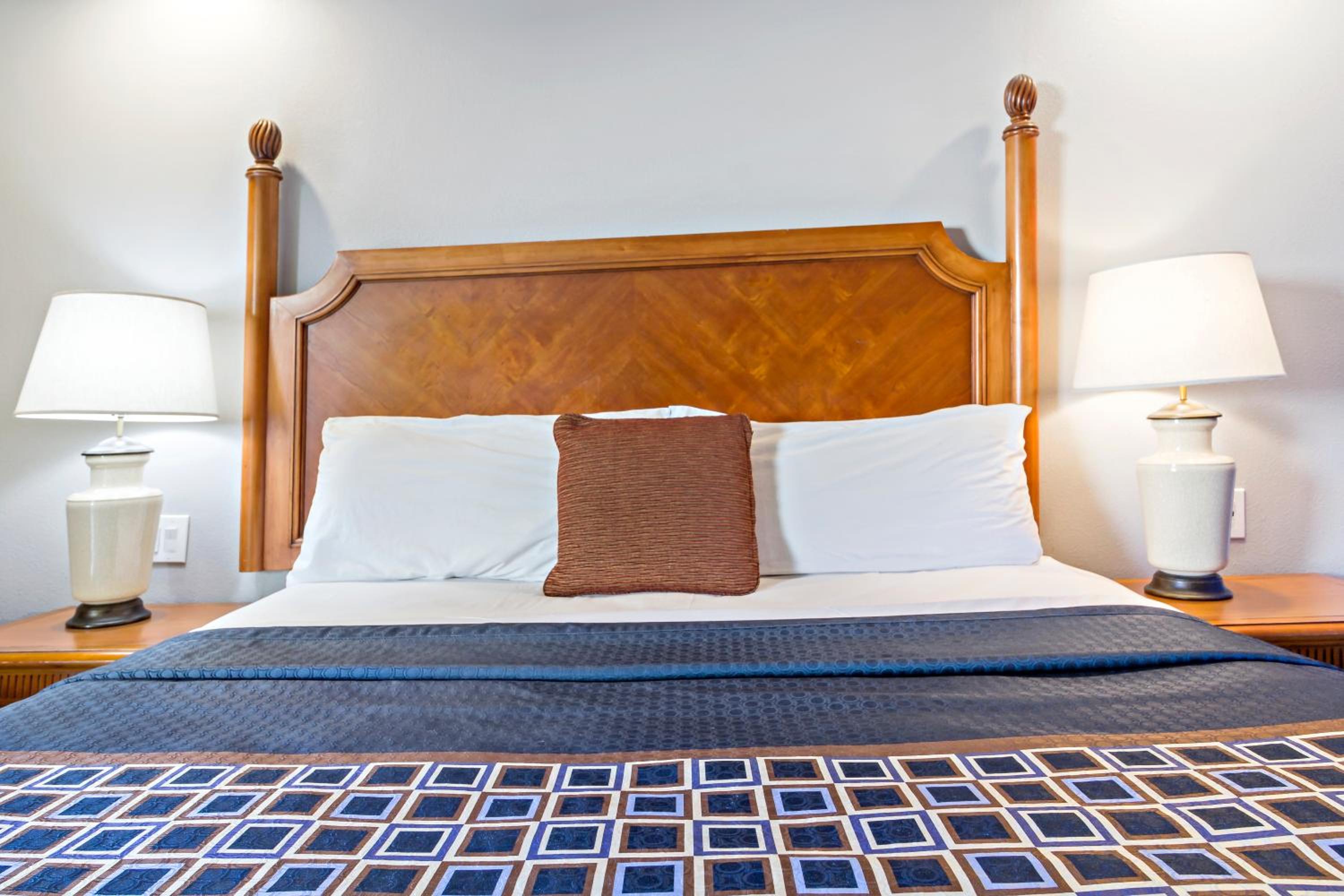 Фото Highlander Motel