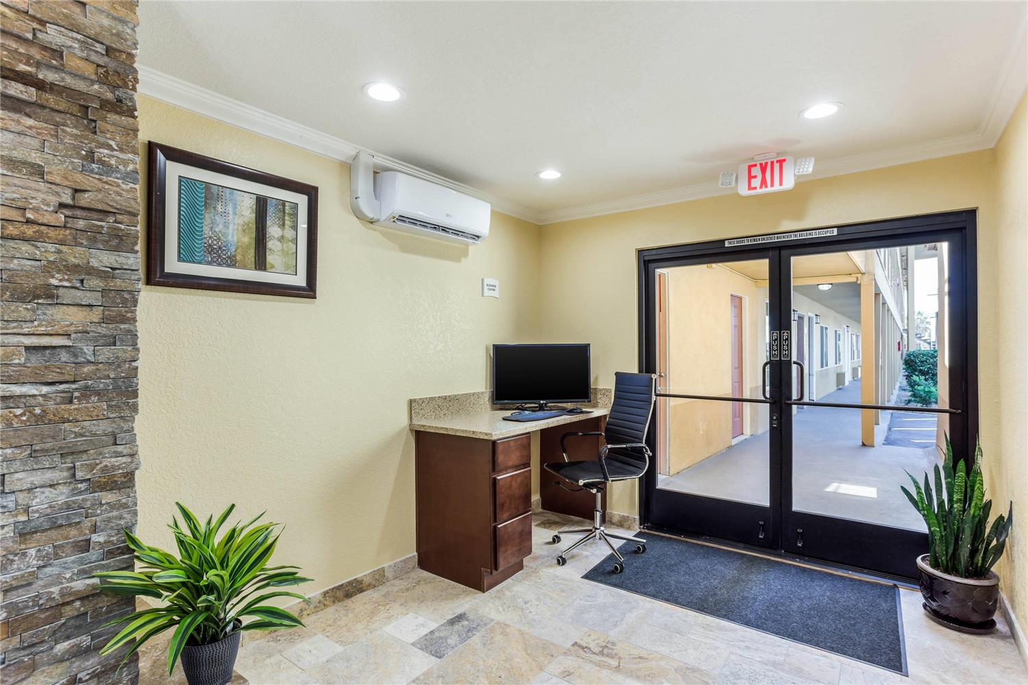 Фото Quality Inn Escondido Downtown