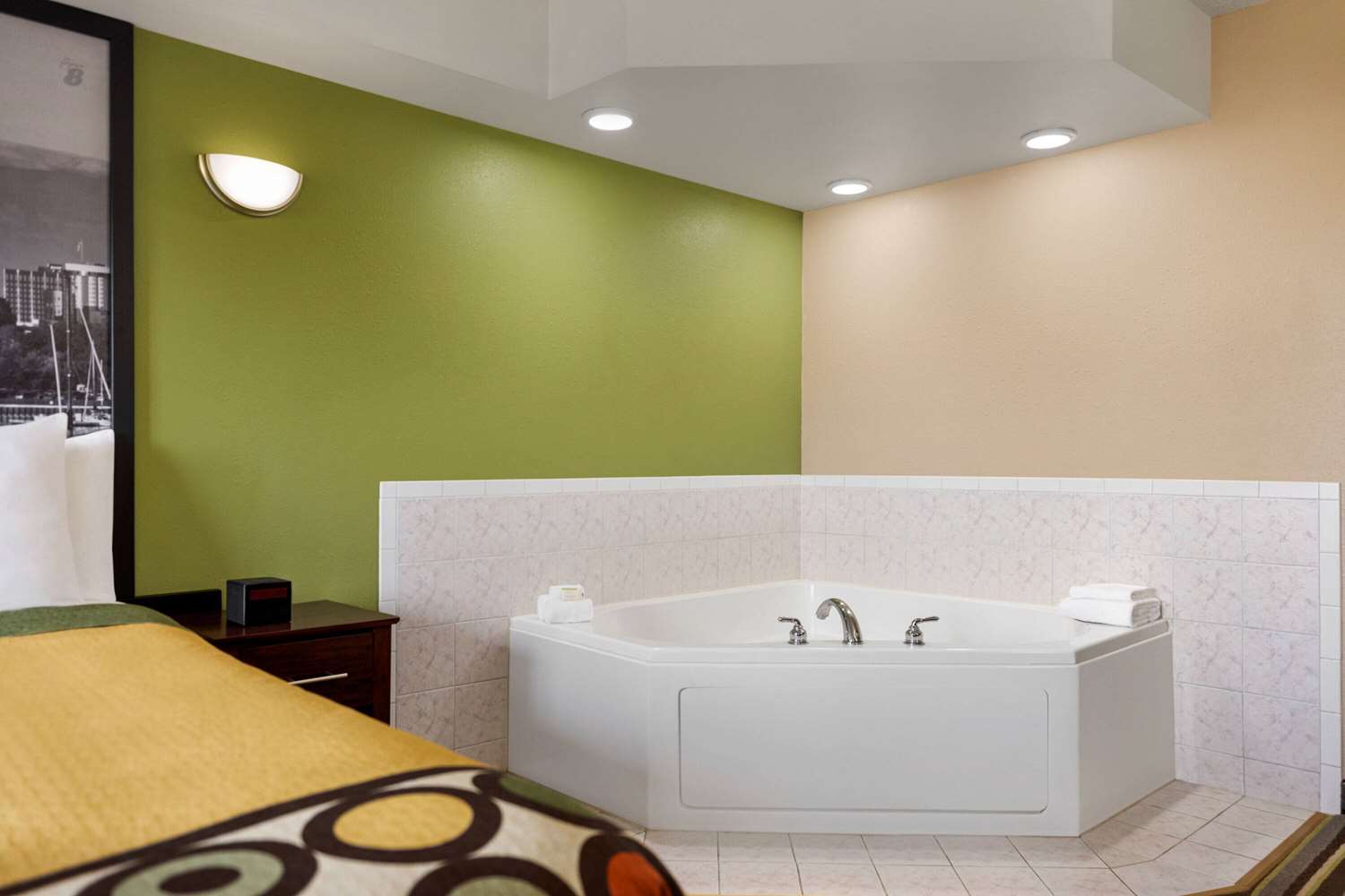 Фото Super 8 by Wyndham Germantown/Milwaukee