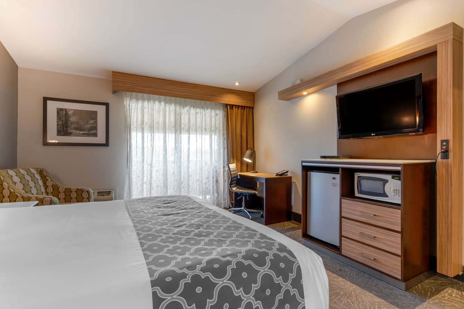 Фото Best Western Plus Forest Park Inn