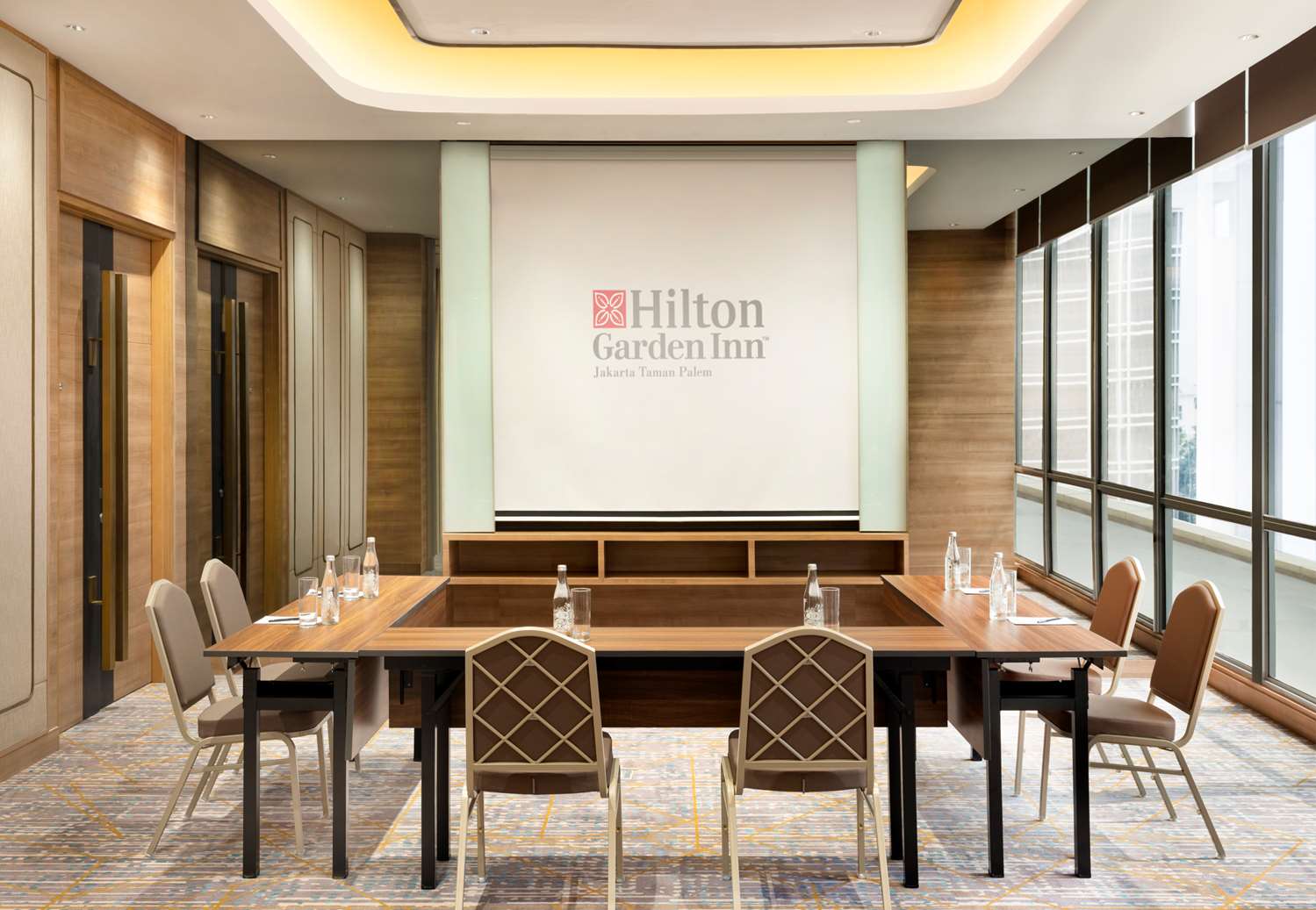 Фото Hilton Garden Inn Jakarta Taman Palem
