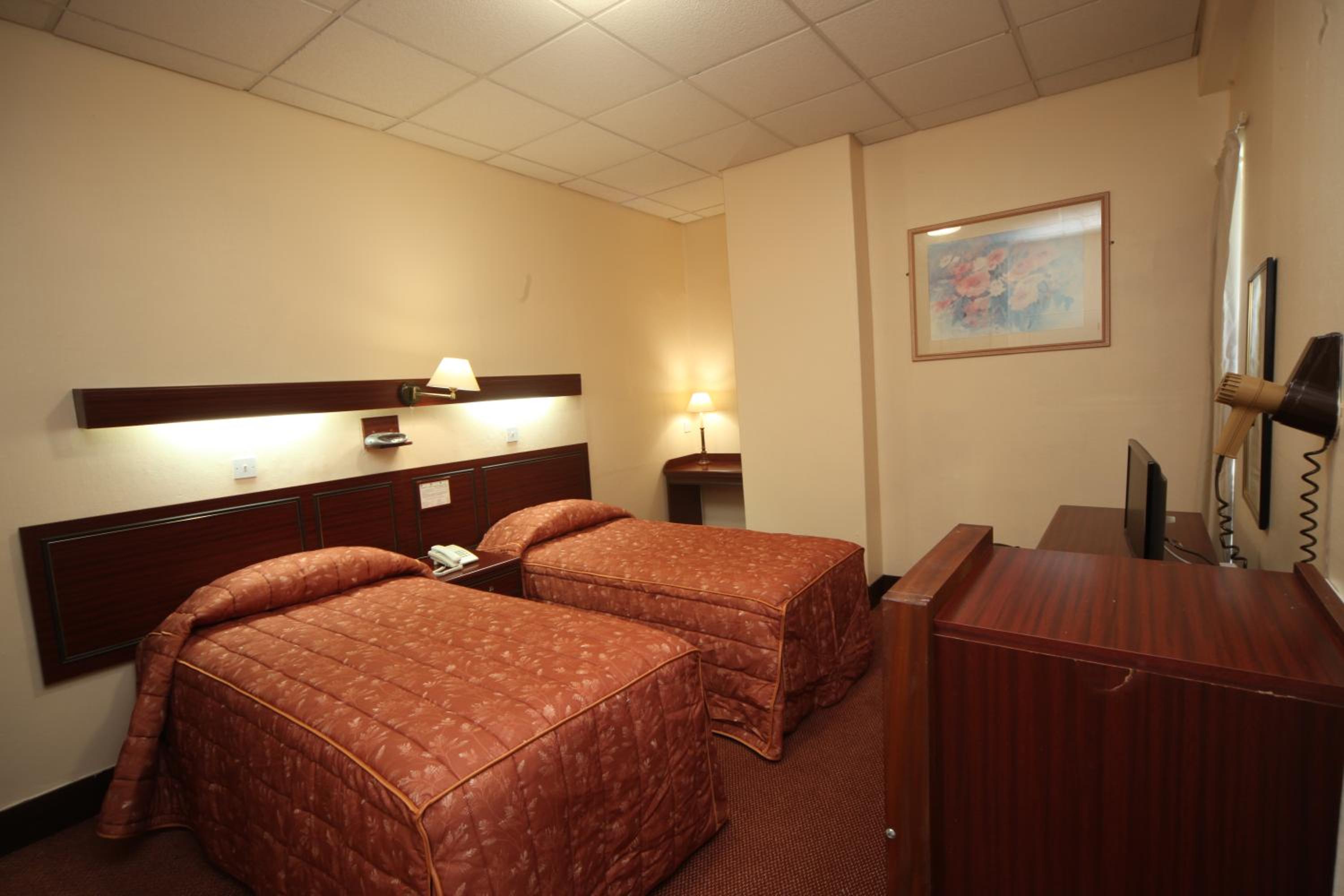 Фото Bristol Hotel