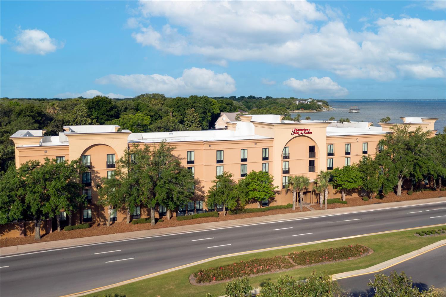 Фото Hampton Inn & x26; Suites Pensacola/Gulf Breeze
