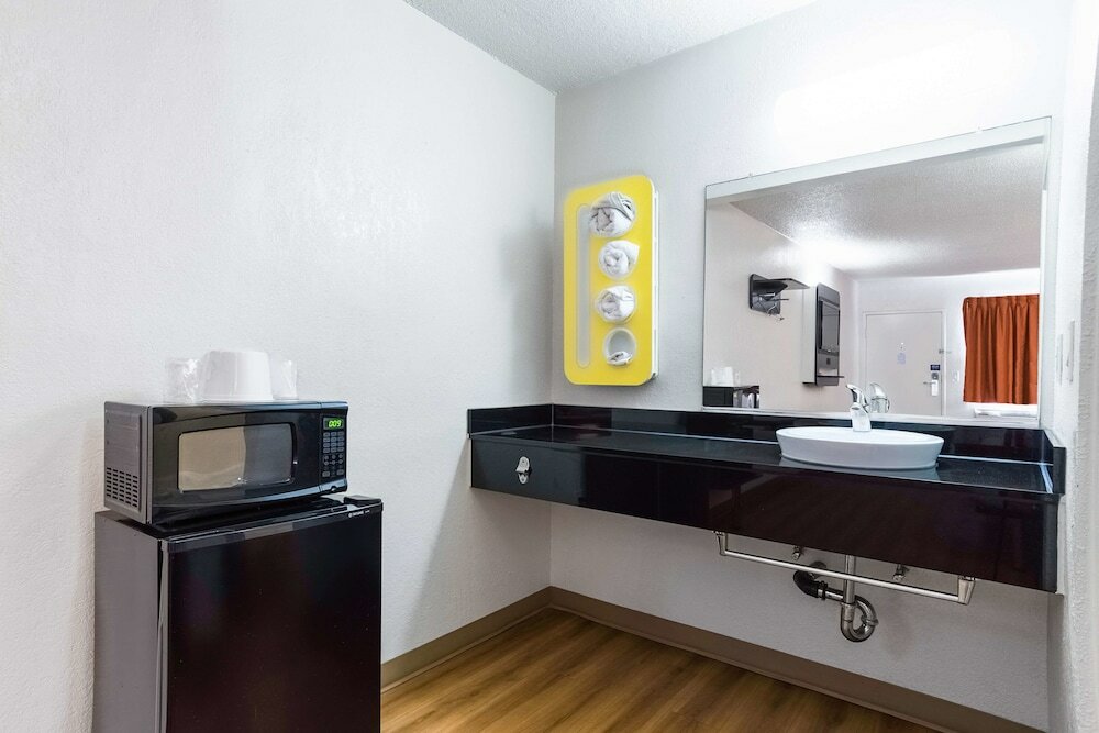 Фото Motel 6 Long Beach, Ca - International City