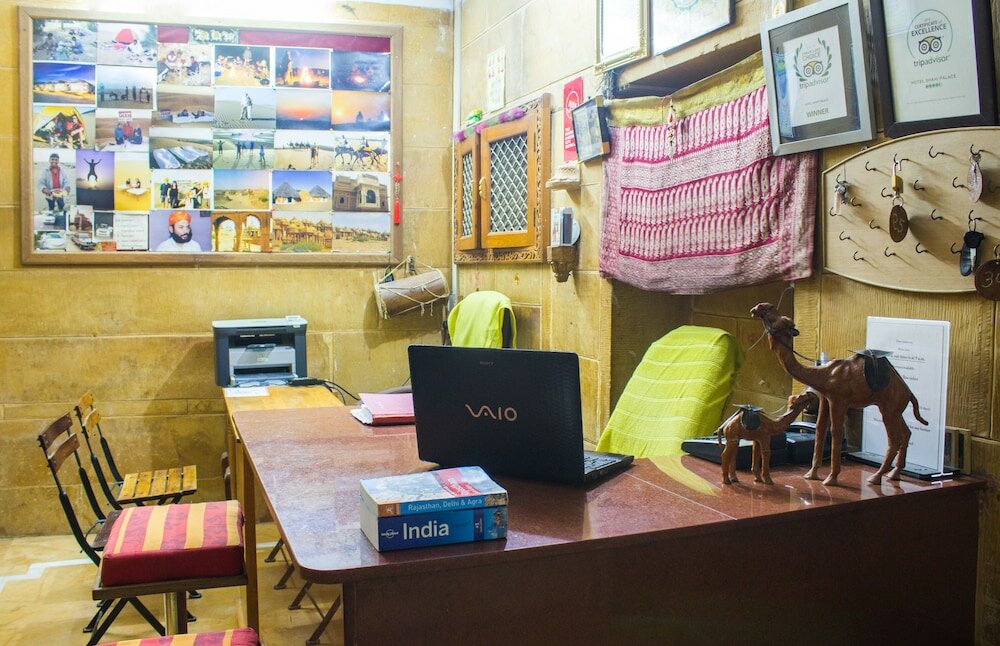 Фото Hotel Shahi Palace