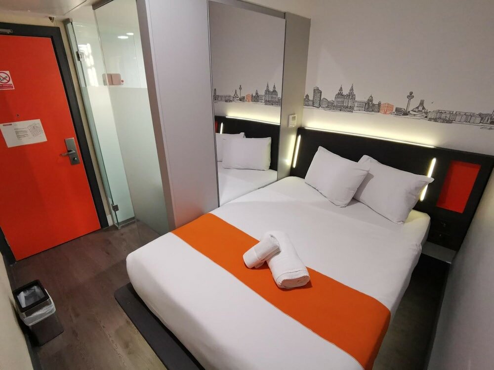 Фото EasyHotel Liverpool City Centre