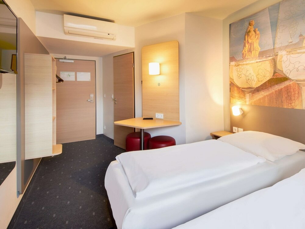 Фото B&b Hotel Würzburg