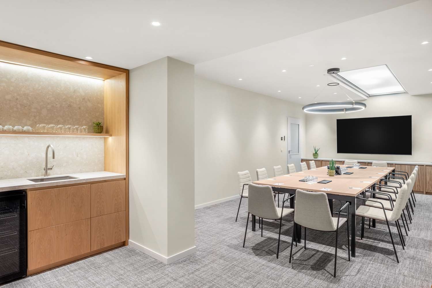 Фото Hilton Garden Inn Debrecen City Center