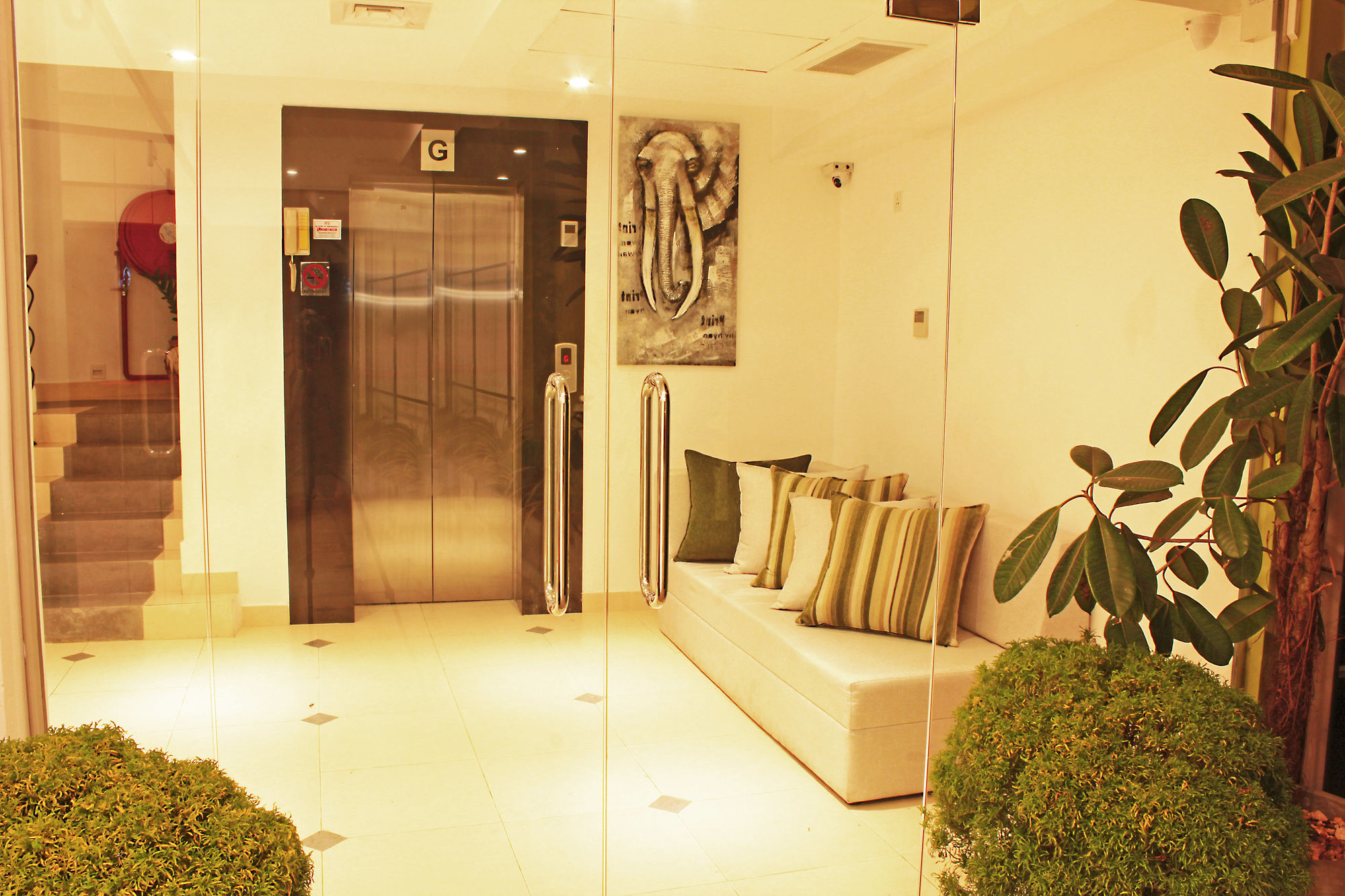 Фото Thilhara Days Inn