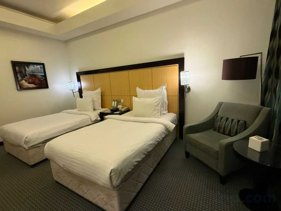 Фото Sunday Business Avenue