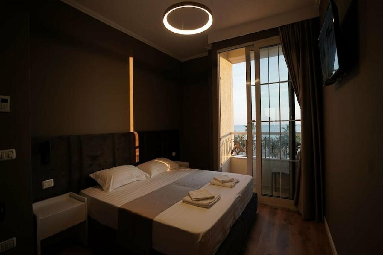 Фото Hotel Majestic