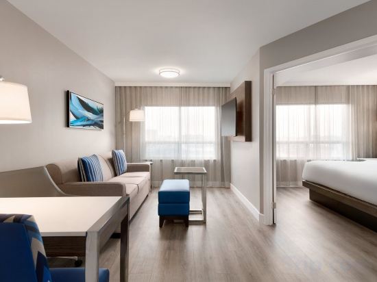 Фото Embassy Suites by Hilton Montreal Airport