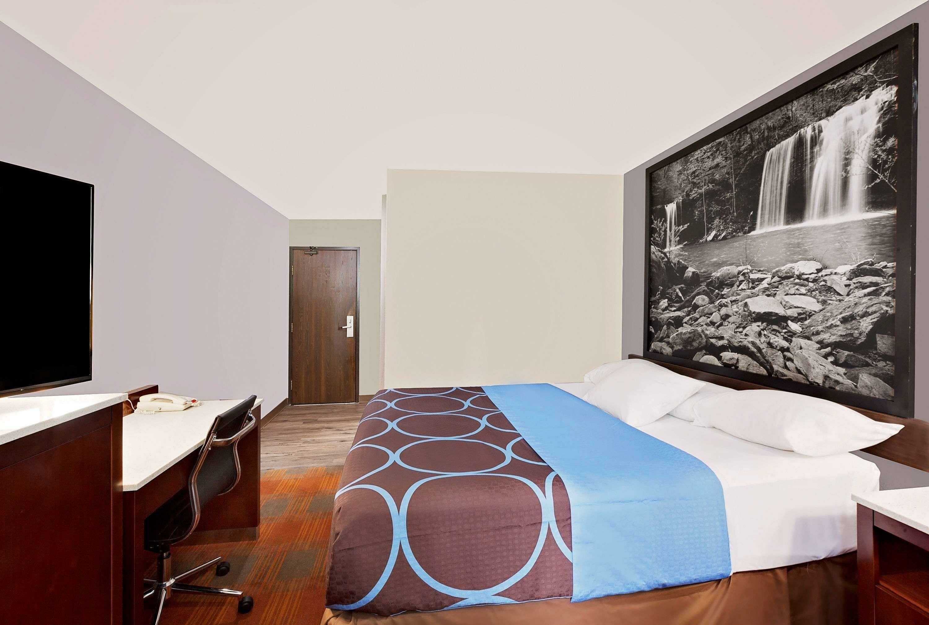 Фото Super 8 by Wyndham Fayetteville