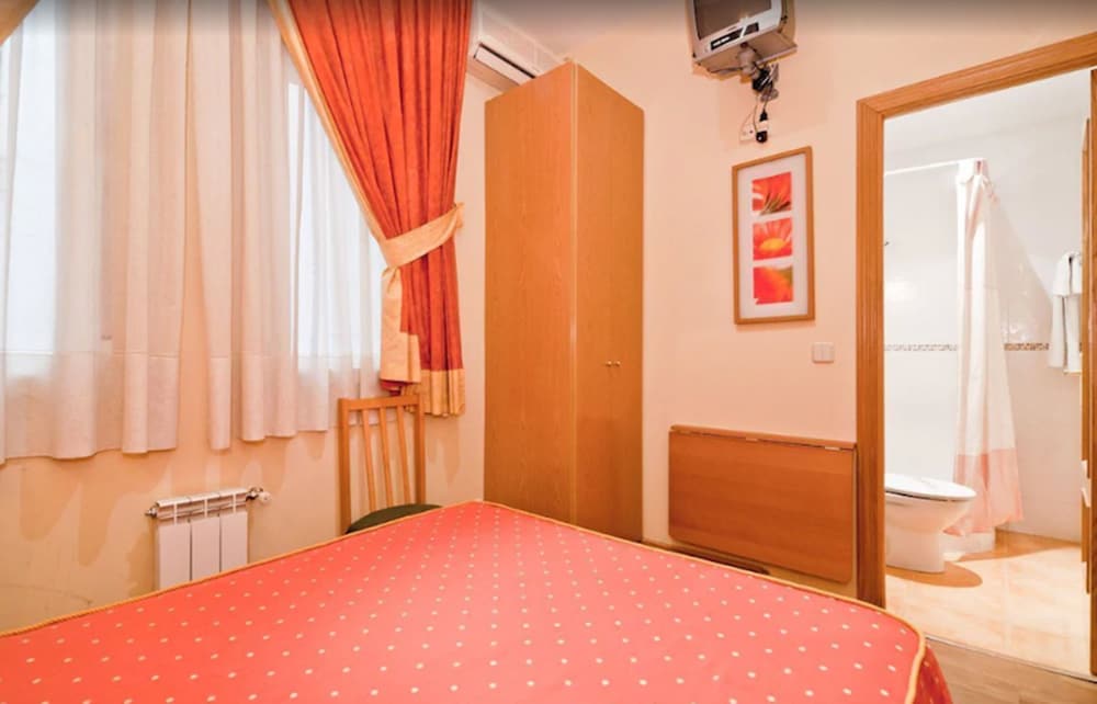 Фото Hostal Oporto