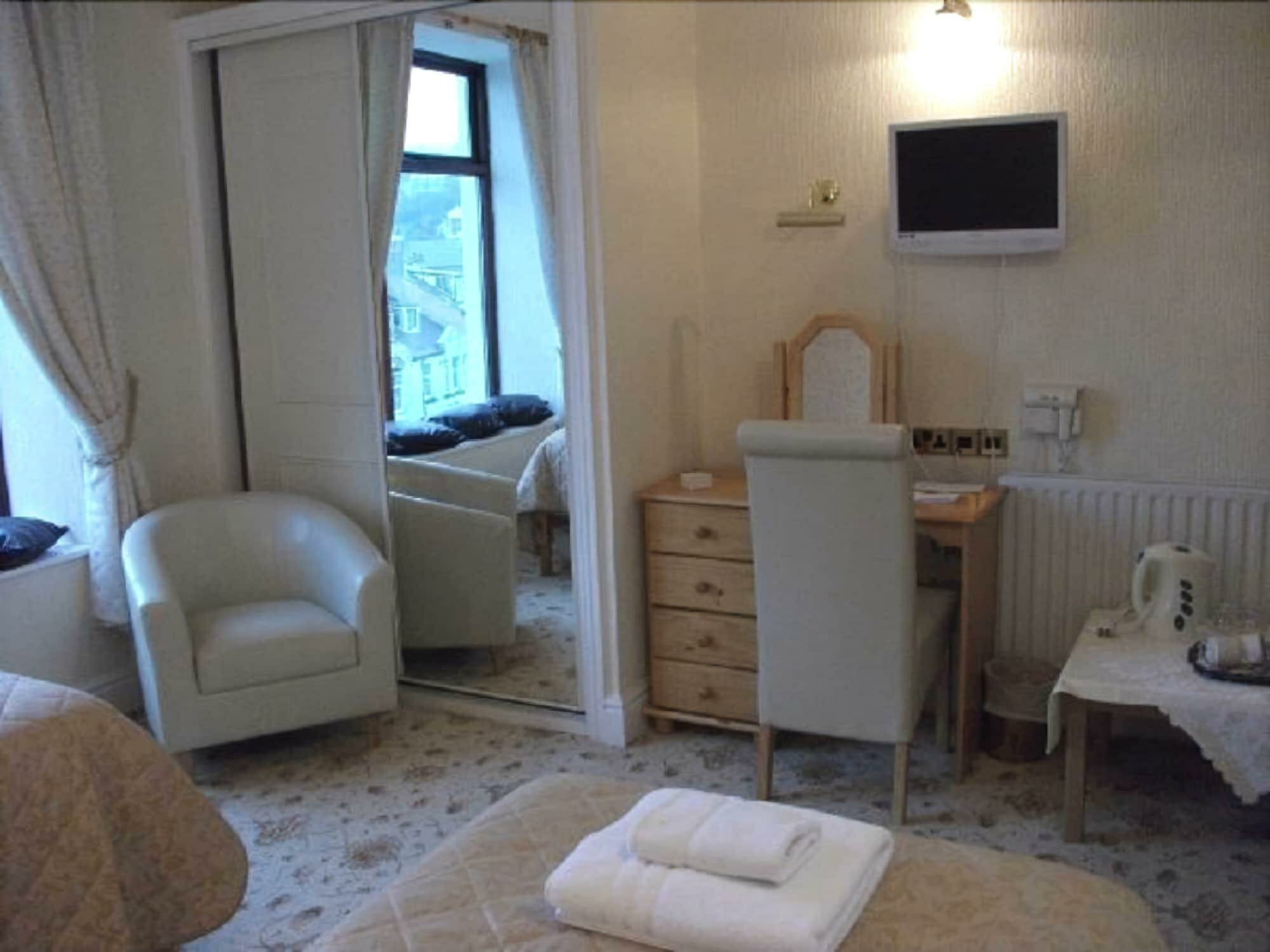 Фото Falcon's Nest Self Catering Apartments