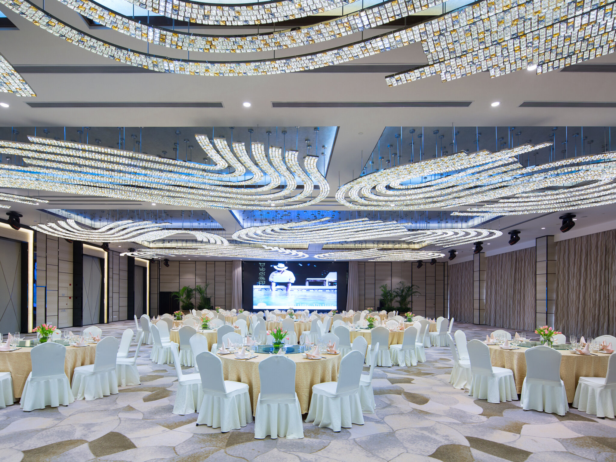 Фото Golden Tulip Shanghai Rainbow