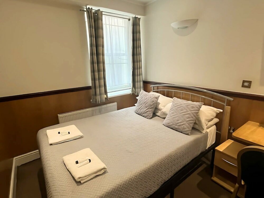 Фото Gower House Hotel