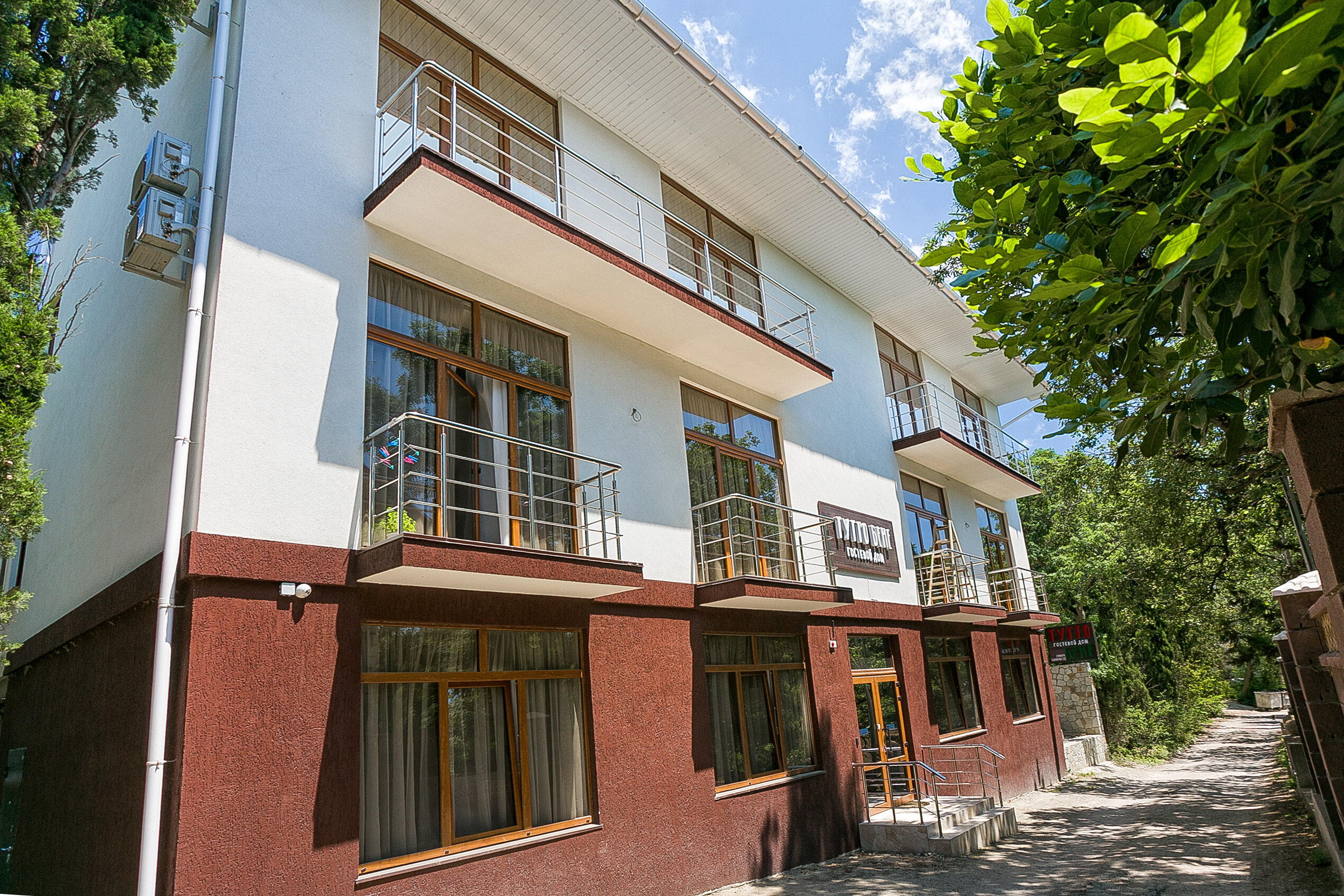 Фото отеля 2