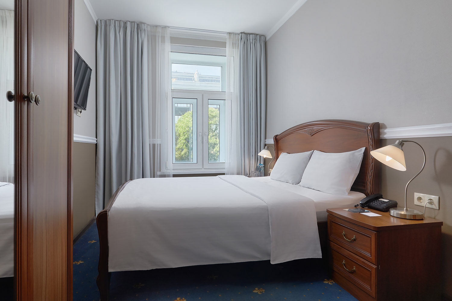 Фото МИРРОС Отель Москва Кремль