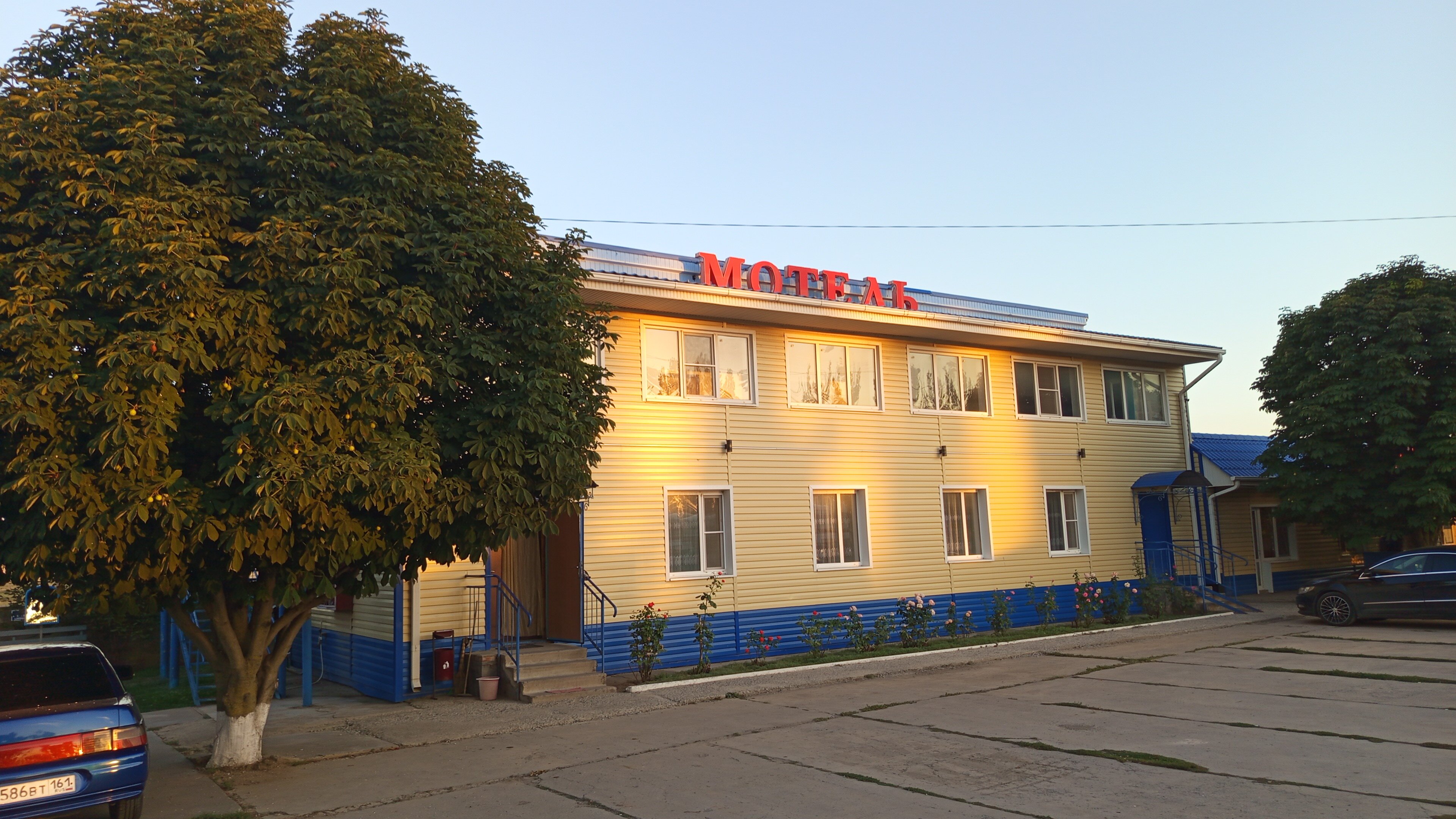 Фото отеля 1