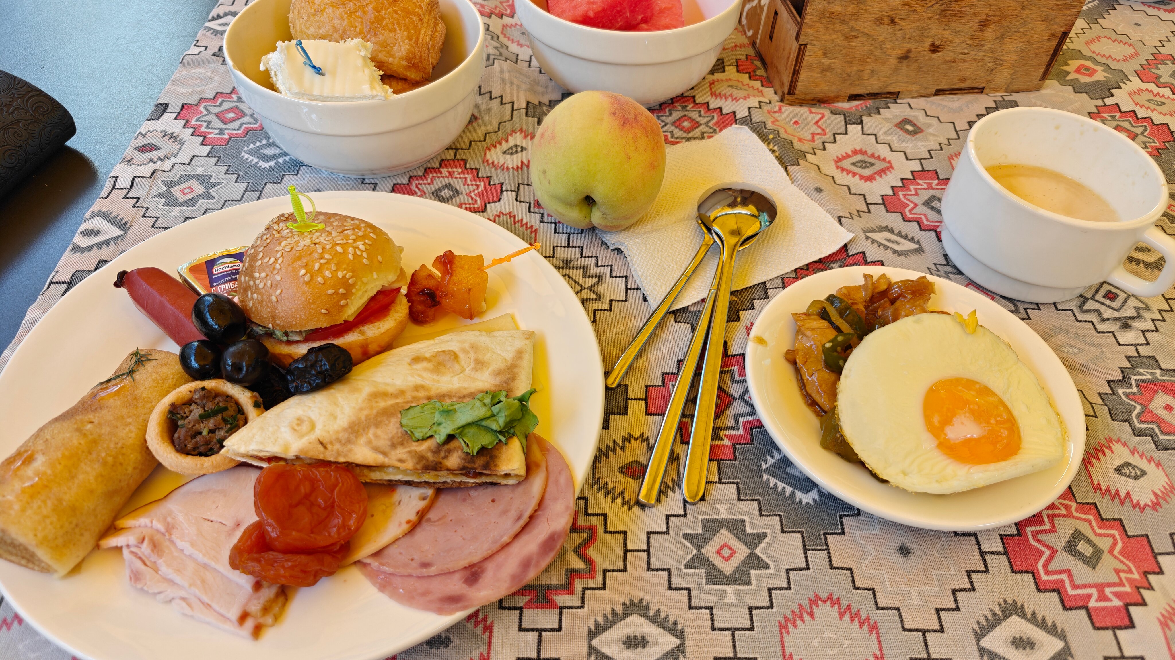 Фото Mildom Hotel