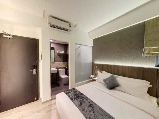 Фото Flora by Crossroads Hotel