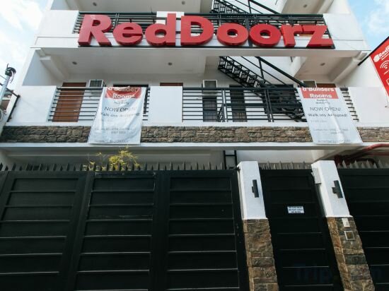 Фото RedDoorz @ DBuilders Rooms Bangkal Makati