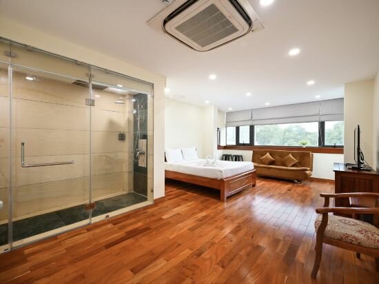 Фото Red Sun Airport Saigon Hotel