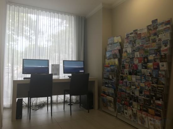 Фото Macleay Hotel