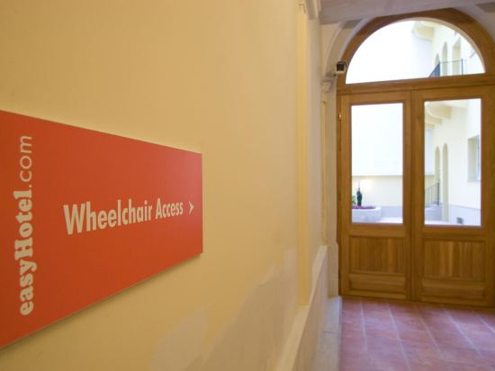 Фото EasyHotel Budapest Oktogon