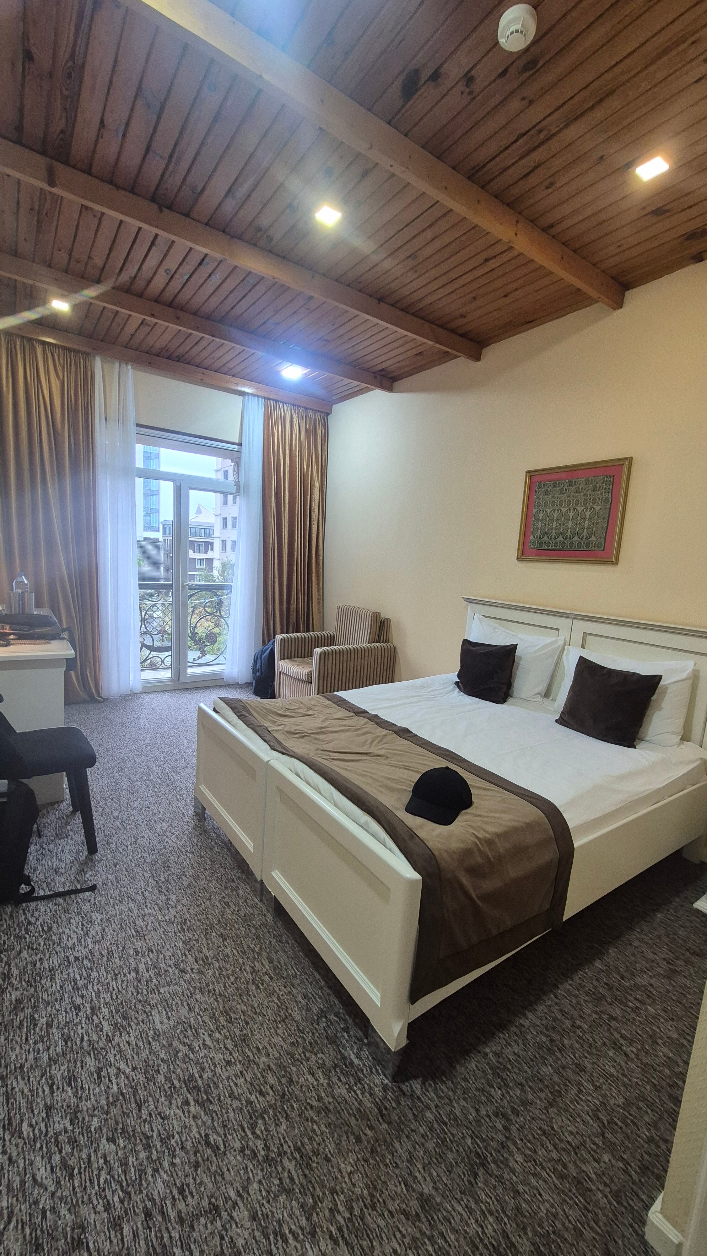 Фото East Legend