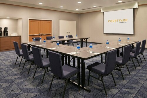 Гостиница Courtyard by Marriott Toronto Markham в Ричмонд-Хилл