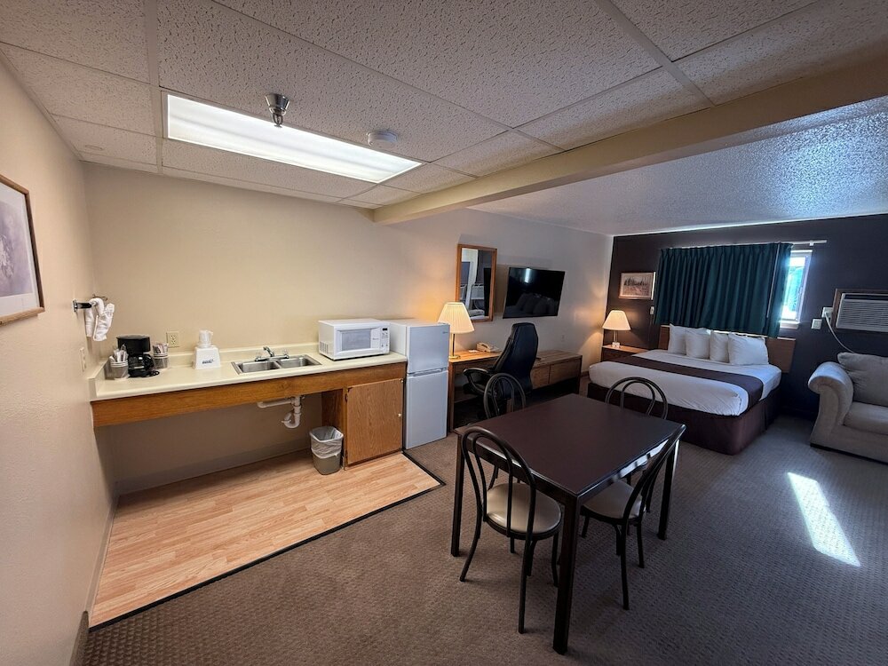 Фото Americas Best Value Inn Torrington