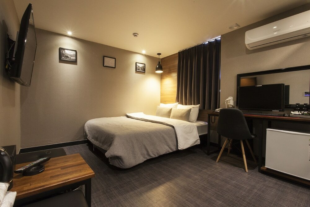 Фото The Last Hotel