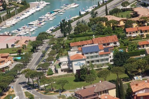 Внешний вид отеля Hotel Porto Azzurro в Сирмионе, фото 3