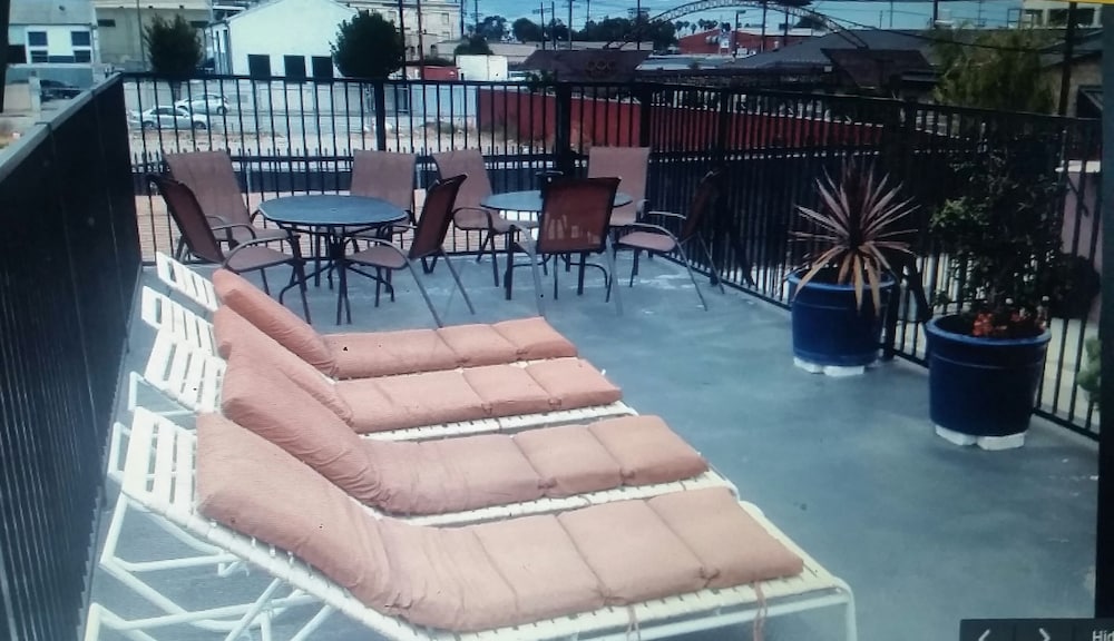 Фото Monterey Inn Hotel