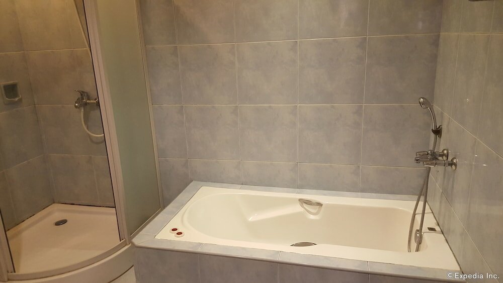 Фото Dumaguete Royal Suite Inn