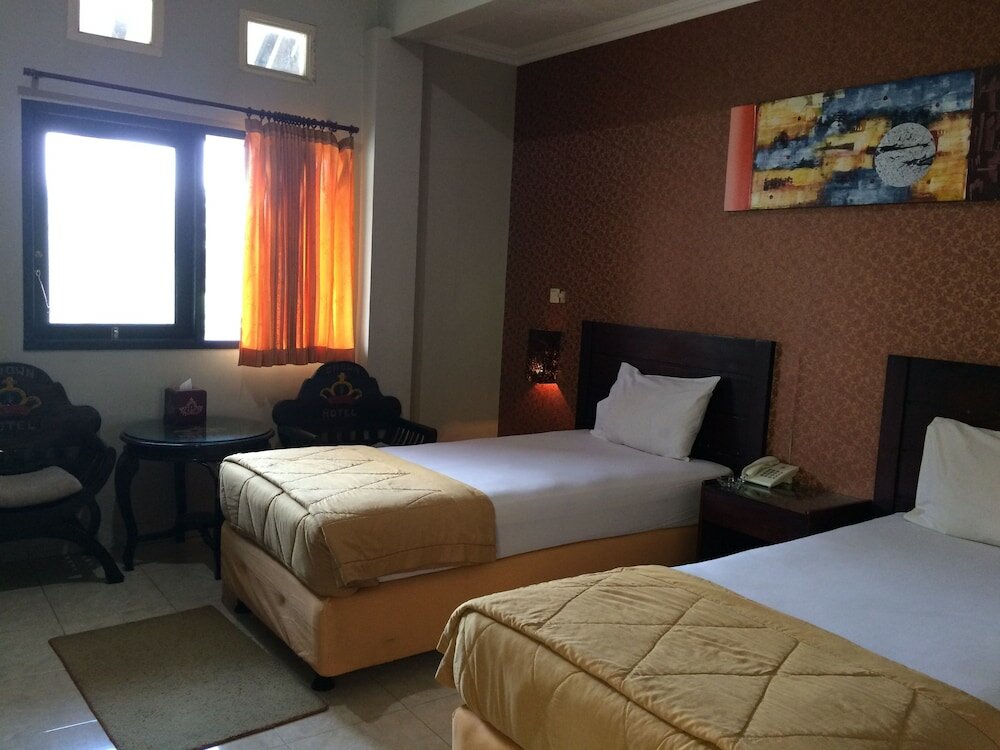 Фото Crown Hotel