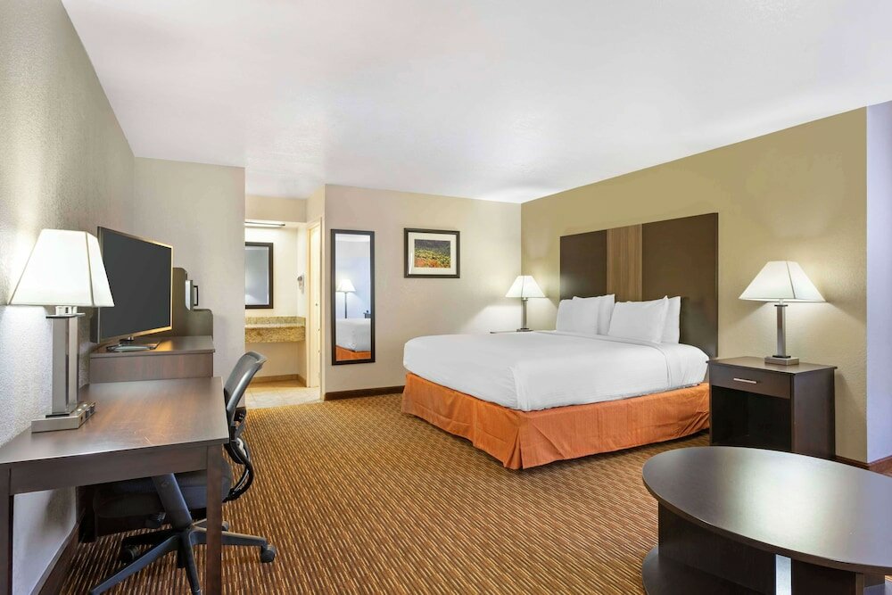 Фото Best Western Sawmill Inn