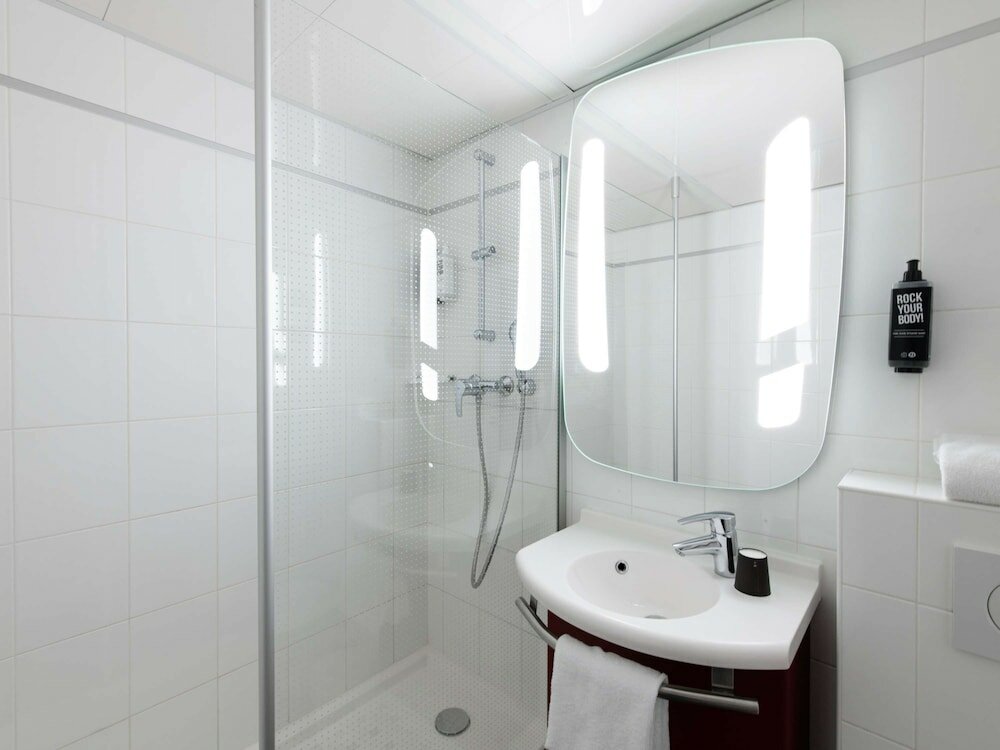 Фото Ibis Paris Grands Boulevards Opera 9th