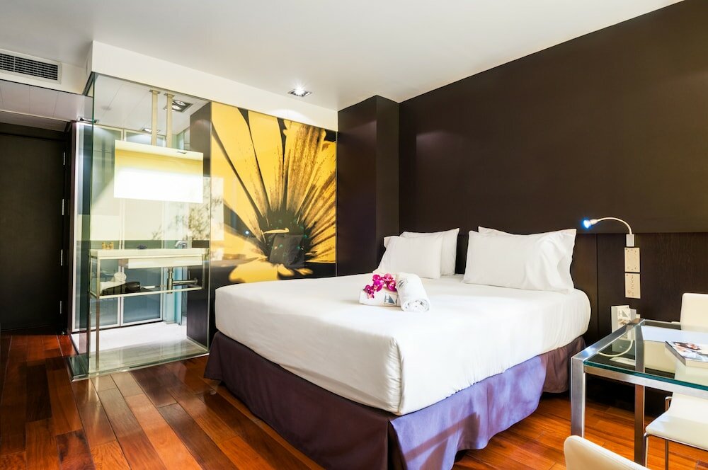 Фото Ikonik Angli