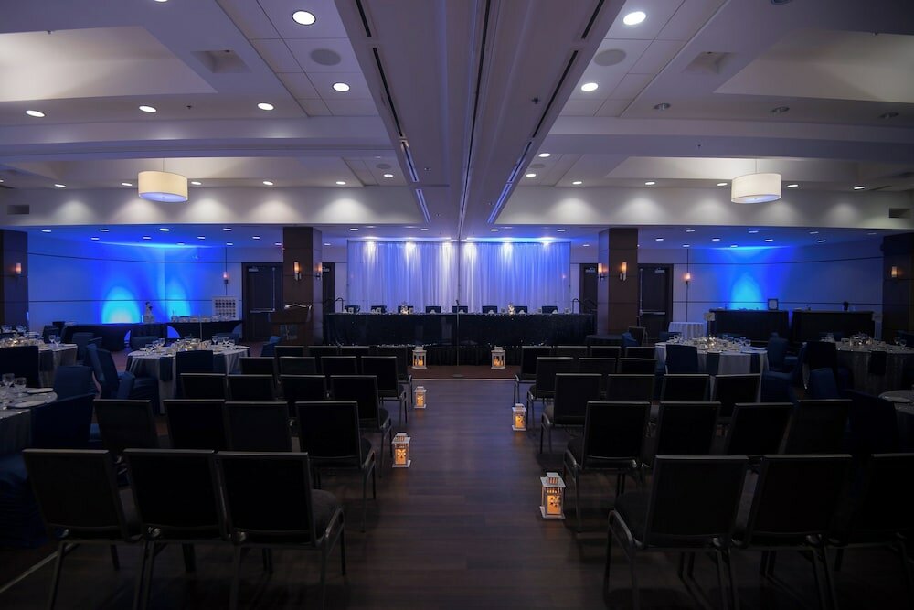 Фото Four Points by Sheraton Winnipeg South