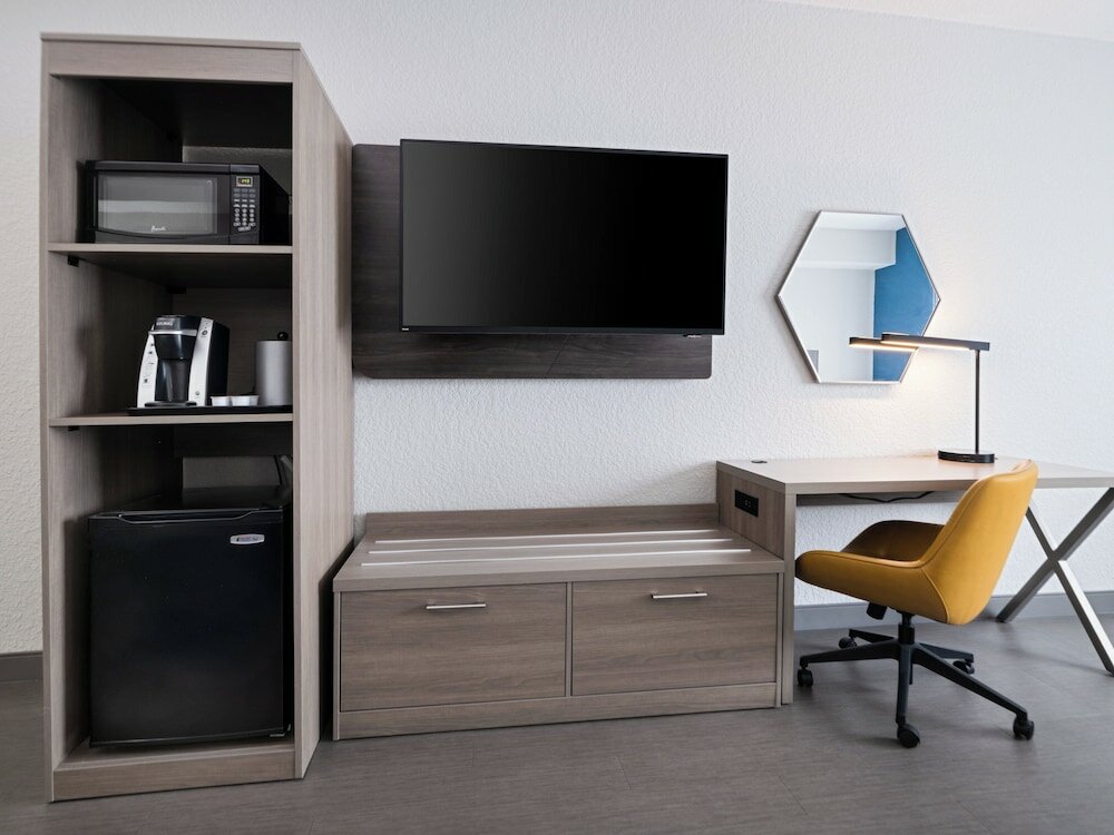 Фото Holiday Inn Express Hotel & Suites Lakeland North - I-4, an Ihg Hotel