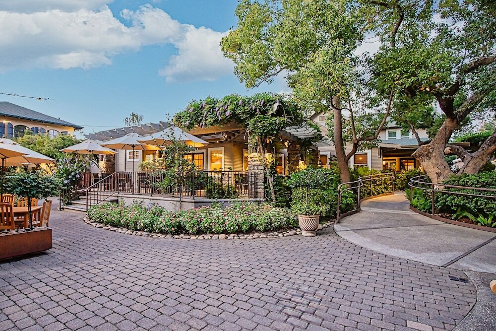 Фото Wine & Roses Hotel Restaurant SPA