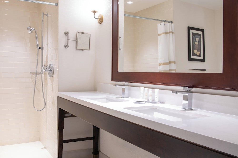 Фото Marriott Syracuse Downtown