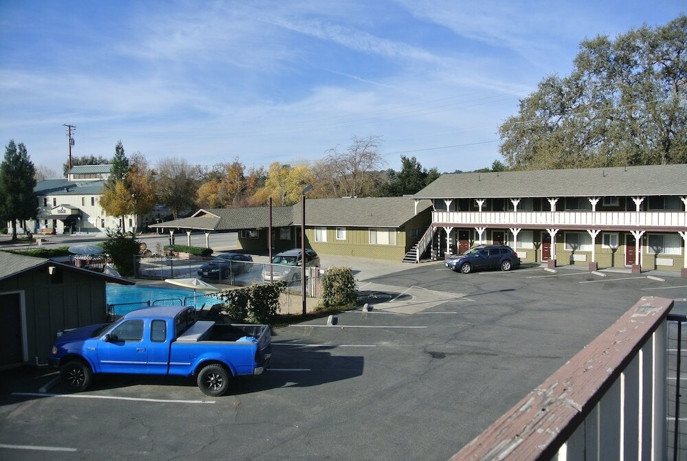 Фото Vino Inn & Suites