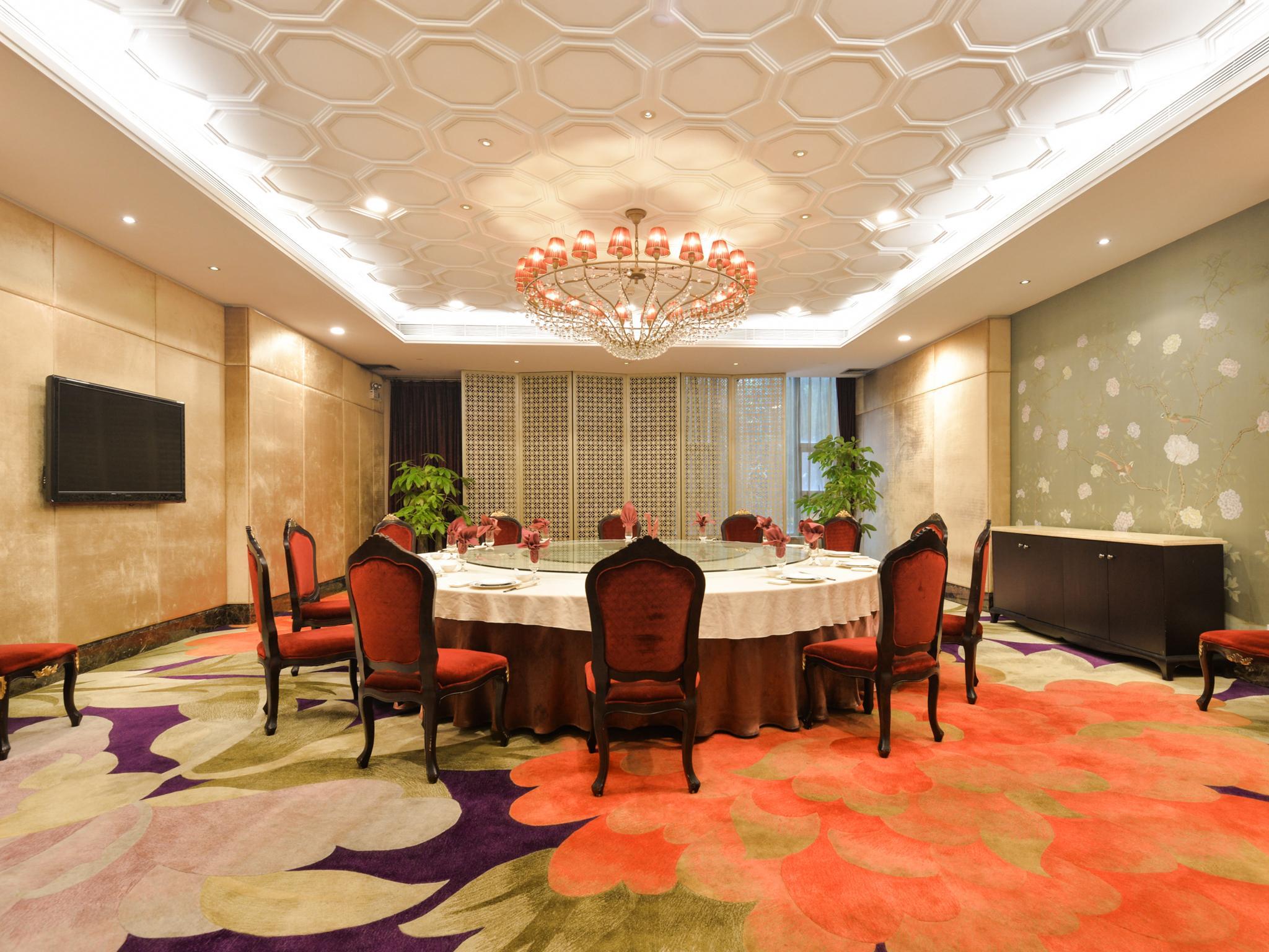 Фото New Pearl River Hotel