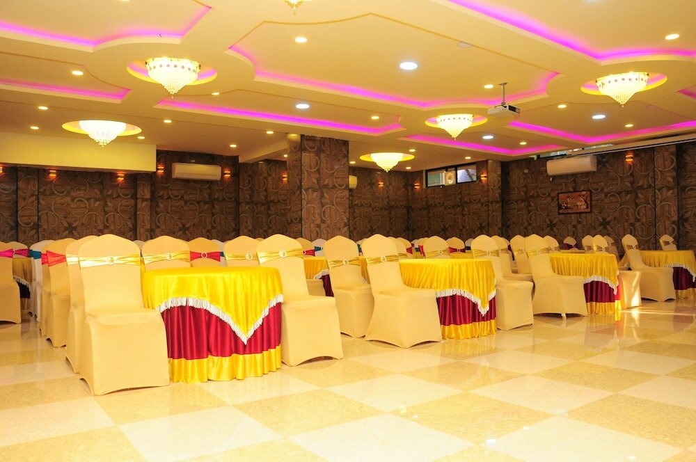 Фото Hyders Park - The Business Hotel