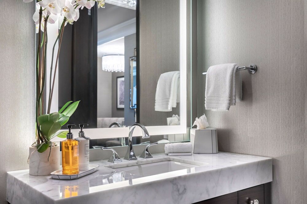 Фото The Post Oak Hotel at Uptown Houston