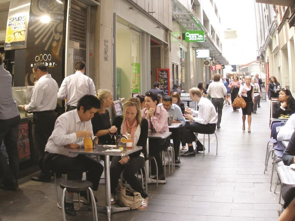 Фото Causeway 353 Hotel